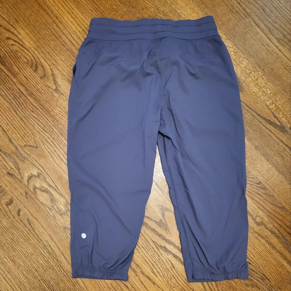 Lululemon Dance Studio Crop II Size 10 Blue Greyvy - Picture 7 of 8